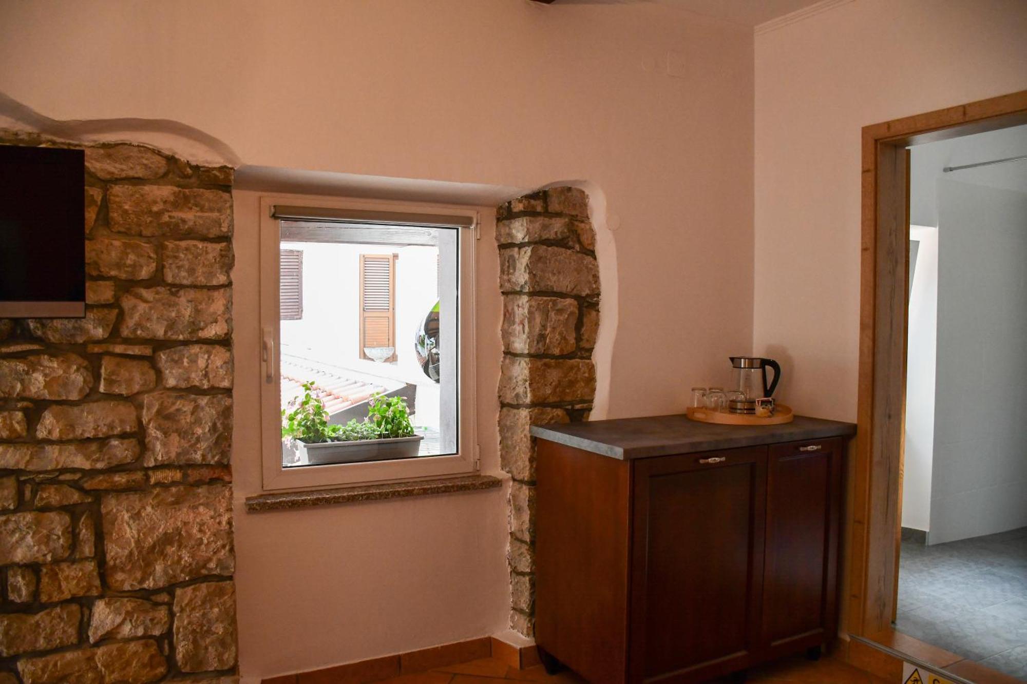 Razman Wine Rooms Gračišče Bagian luar foto