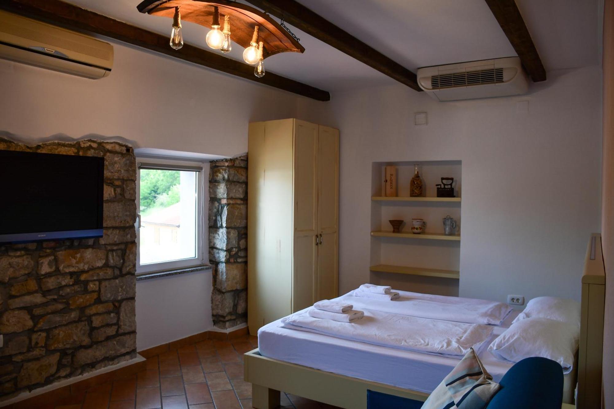 Razman Wine Rooms Gračišče Bagian luar foto