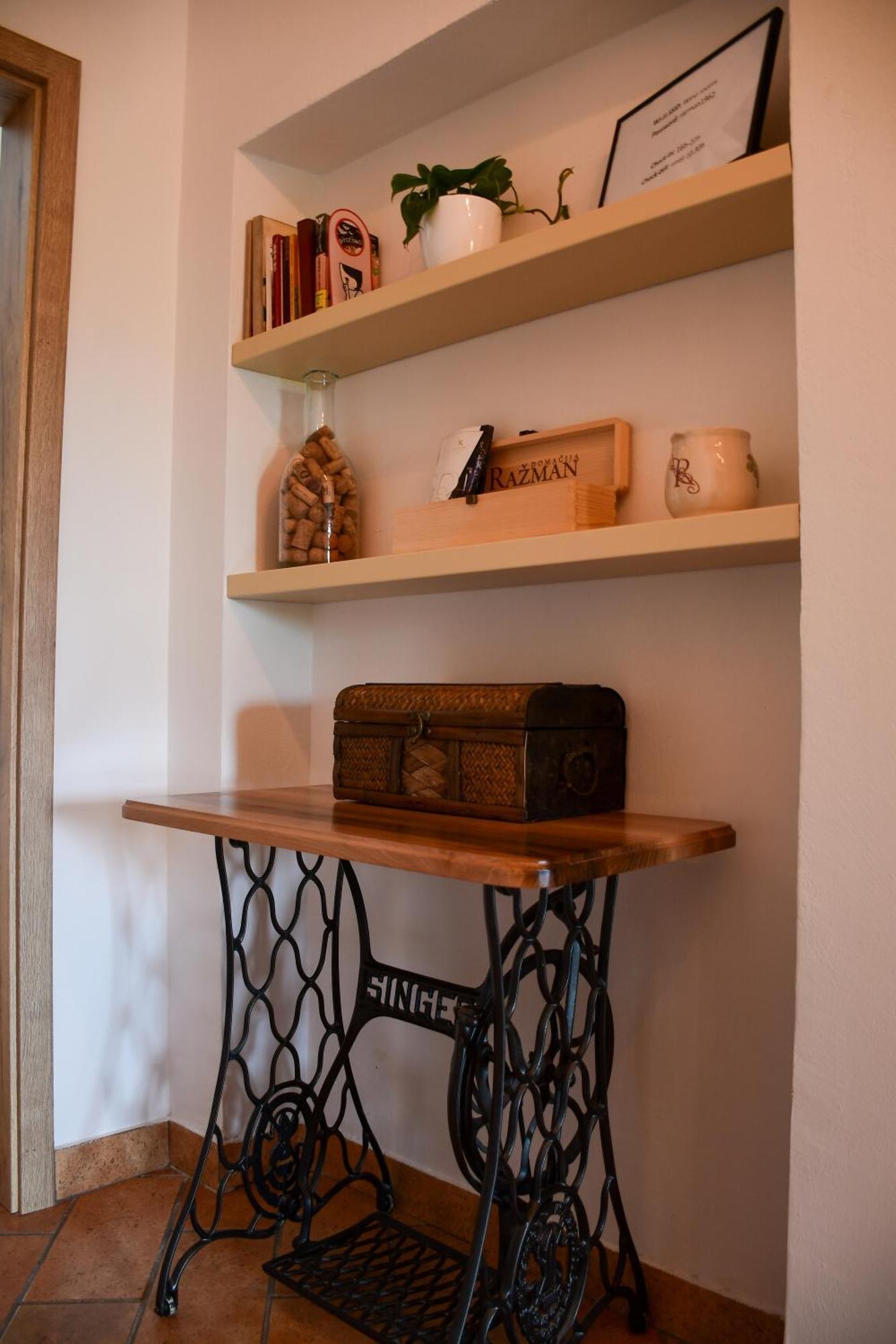 Razman Wine Rooms Gračišče Bagian luar foto