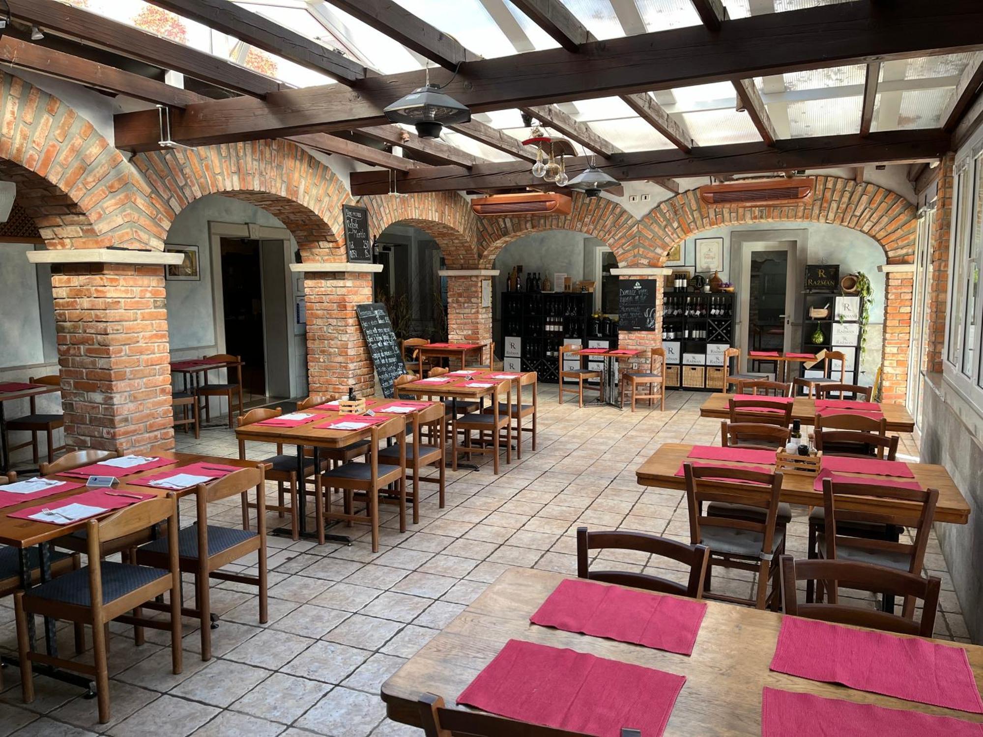 Razman Wine Rooms Gračišče Bagian luar foto