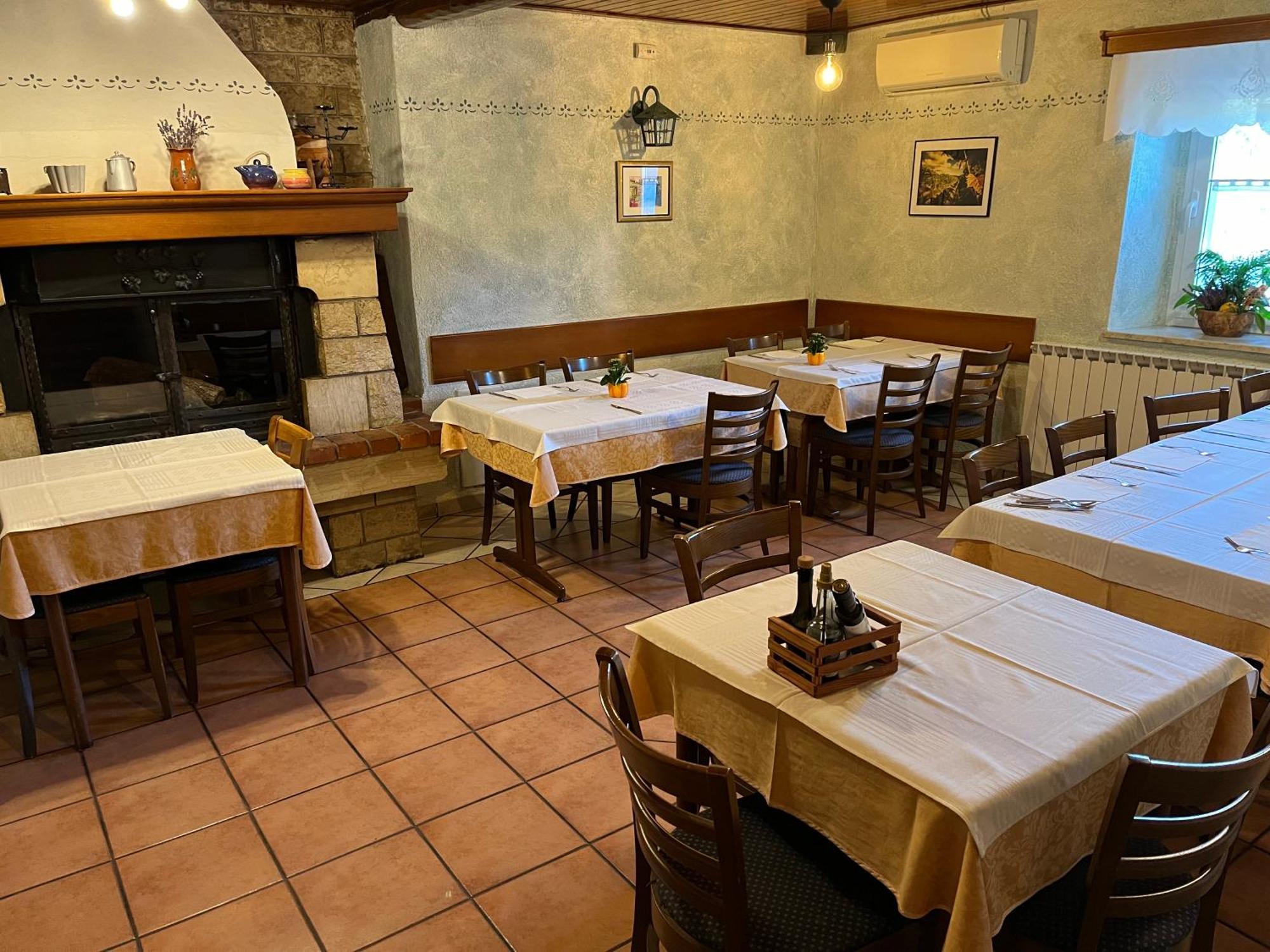 Razman Wine Rooms Gračišče Bagian luar foto