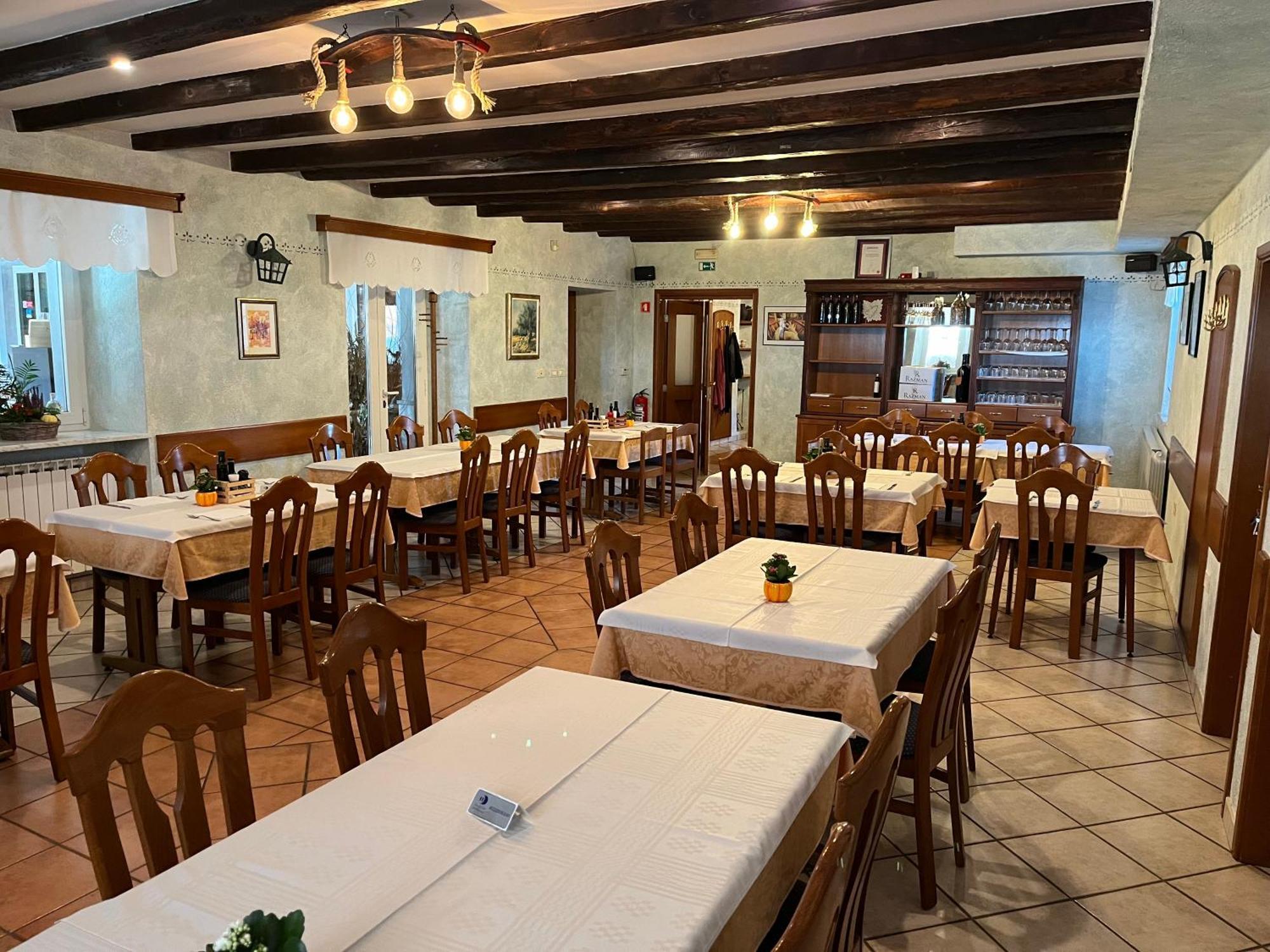 Razman Wine Rooms Gračišče Bagian luar foto